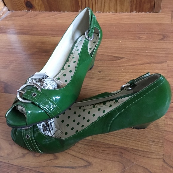 Shoes - Picture 3 of 4